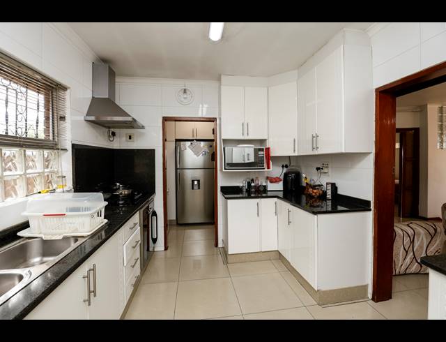 4 BEDROOM HOUSE FOR SALE IN OVERPORT